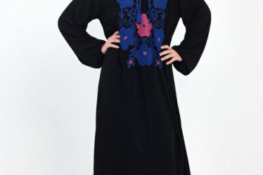 Rochie neagra A-line cu broderie traditionala pe piept