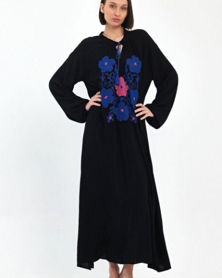 Rochie neagra A-line cu broderie traditionala pe piept