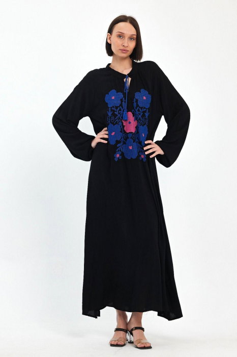 Rochie neagra A-line cu broderie traditionala pe piept