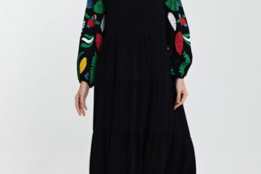 Rochie neagra cu imprimeu cauciucat cu papagali si maneci bufante