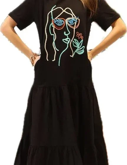 Rochie neagra din jerseu cu aplicatie grafica chip color si volan de poplin de bumbac