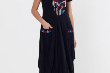 Rochie neagra in colturi cu broderie    Dreamcatcher   si ciucuri