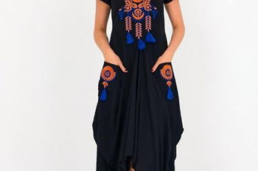 Rochie neagra in colturi cu broderie portocalie    Dreamcatcher   si ciucuri