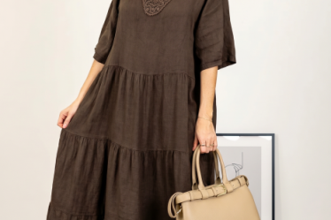 Rochie oversize cu volane si broderie la decolteu
