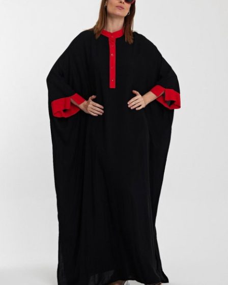 Rochie oversize rosu-negru cu broderie decorativa pe spate
