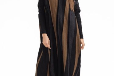 Rochie oversize tricotata cu dungi unduitoare si croi lejer