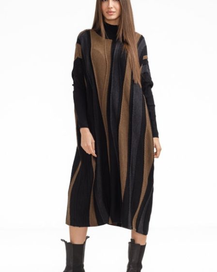 Rochie oversize tricotata cu dungi unduitoare si croi lejer