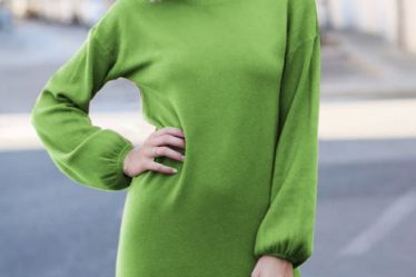 Rochie scurta tricotata cu maneca bufanta
