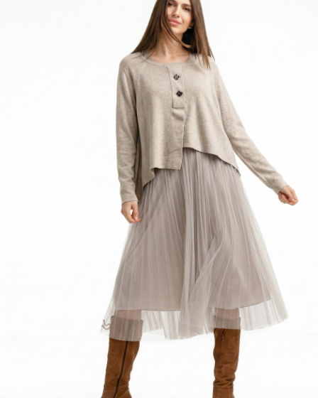Rochie suprapusa din tulle  cu puloveras cu nasturi metalici bej