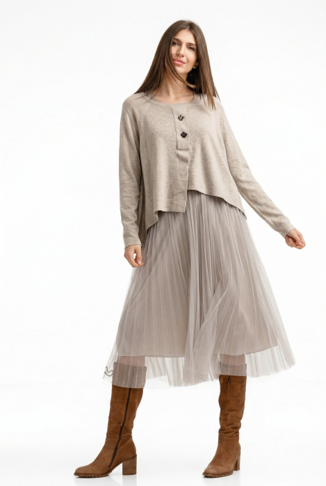 Rochie suprapusa din tulle  cu puloveras cu nasturi metalici bej
