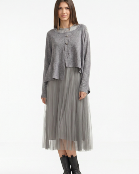 Rochie suprapusa din tulle  cu puloveras cu nasturi metalici gri