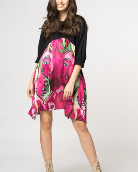 Rochie trendy cu imprimeu chipuri predominant fucsia
