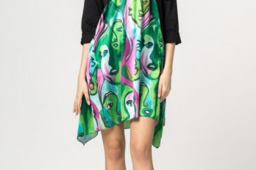 Rochie trendy cu imprimeu chipuri predominant verde