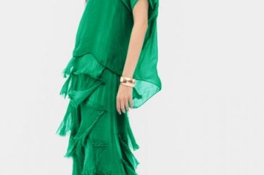 Rochie verde smarald din matase si vascoza cu  volane franjurate suprapuse