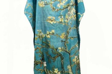 Rochie de plaja lunga tip poncho din matase cu reproducere dupa    Migdal Inflorind   de Van Gogh