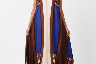 Rochie maxi din vascoza cu margele decorative la decolteu si imprimeu geometric