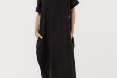 Rochie neagra din in cu croiala oversized si guler lejer